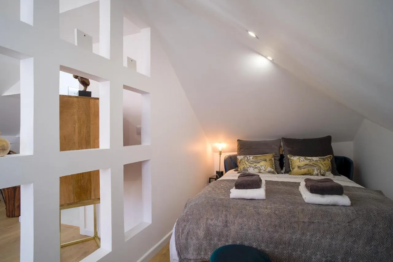 Good Karma - Bright And Sophisticated Apartment With Balcony Lisbon 0*,  Portugal