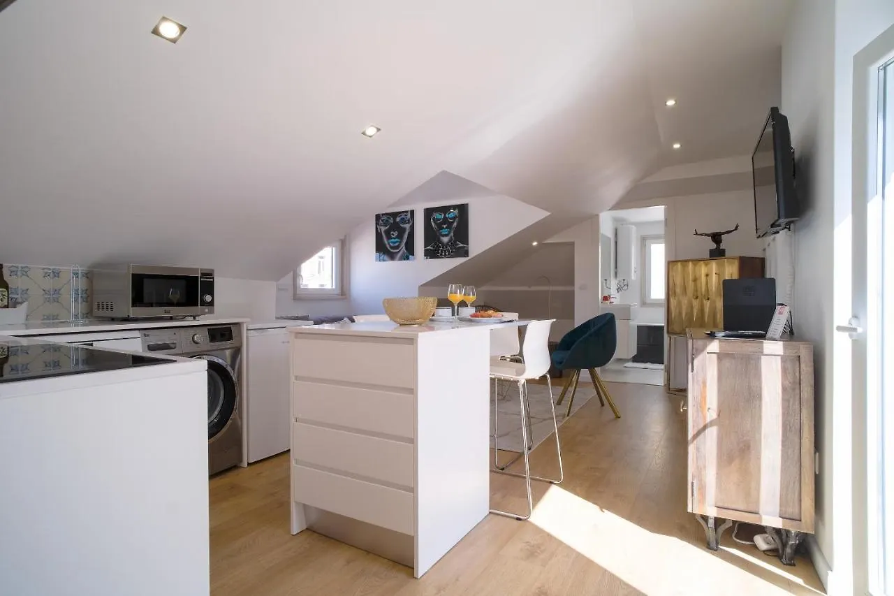 Good Karma - Bright And Sophisticated Apartment With Balcony Lisbon