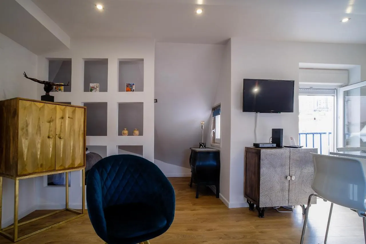 Good Karma - Bright And Sophisticated Apartment With Balcony Lisbon